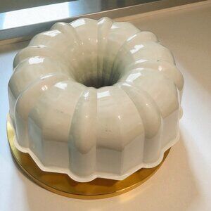 Vintage Fluted Bundt 12 cup / 3-Liter Cake Pan